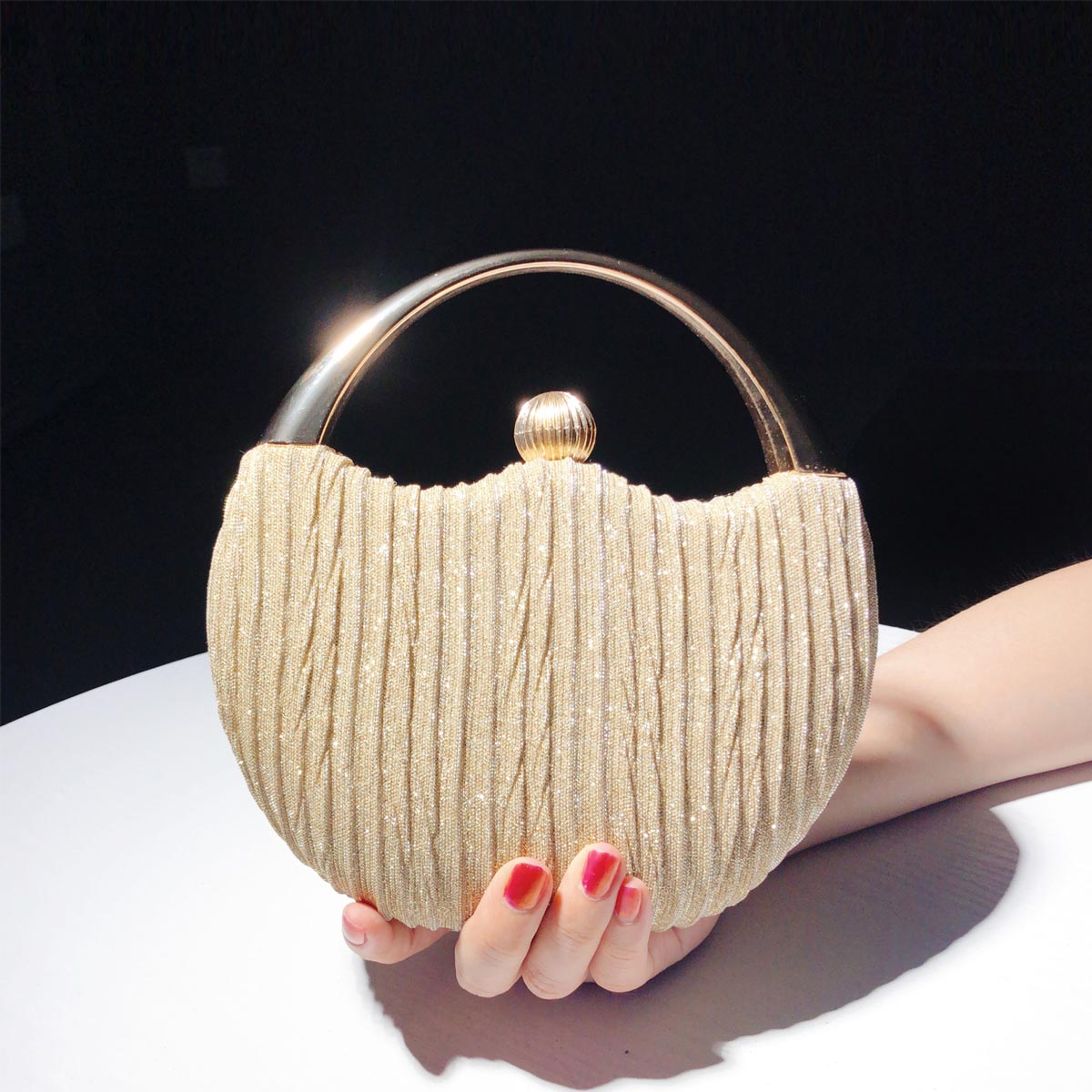 Klaasina — clutch in klein formaat
